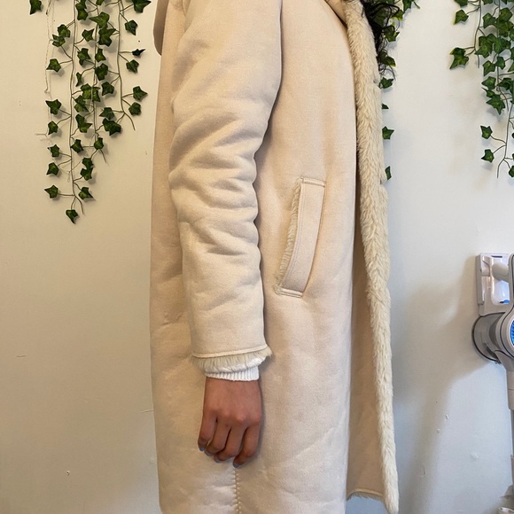 Beige color faux fur coat. - Picture 3 of 6